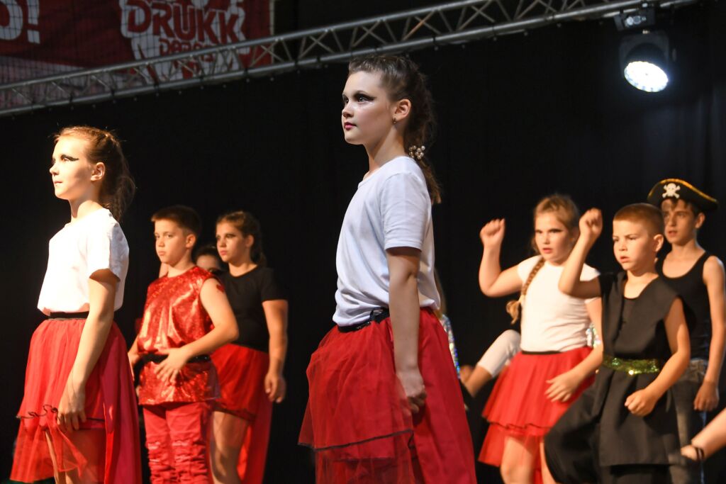 Drámázni ér Társulat Dabas